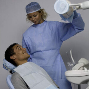 BABERO AZUL C/BOLSILLO 600u. (30B000100) — Innvori Dental