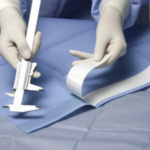 PAÑO ESTERIL CIRUGIA 75X90cm. CON ADHESIVO 50u. — Innvori Dental